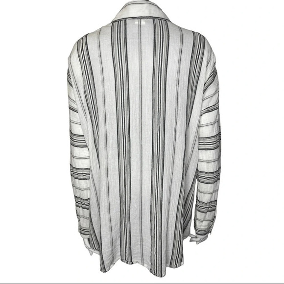 🛍️3/$40 O'Neill Button Front Long Sleeve  Stripe Top Grey White Blouse Small - Picture 4 of 6